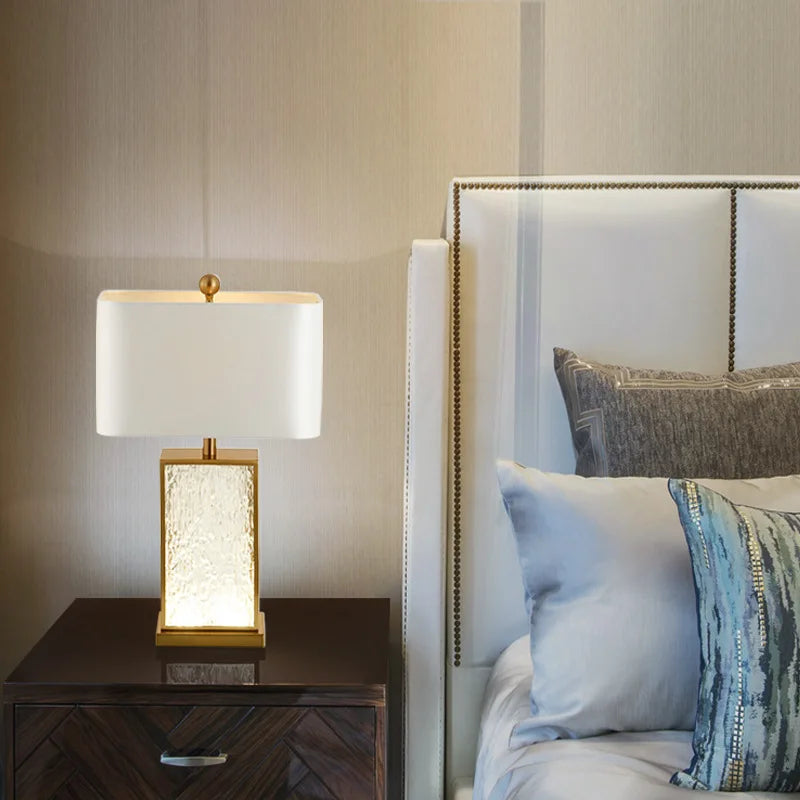 lampe à poser moderne en verre avec cadre doré décorative et élégante - vue 3 sur 7
