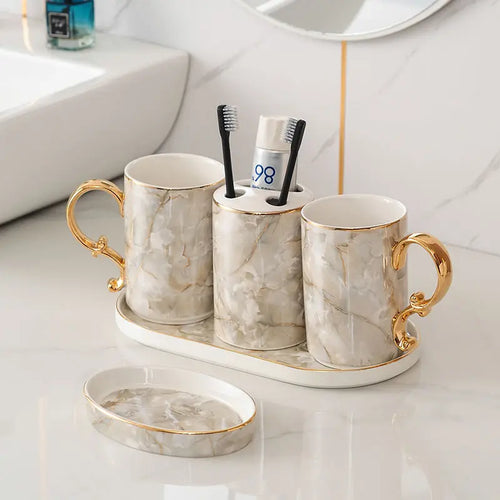 accessoires de salle de bain en céramique marbrée décorative et pratique