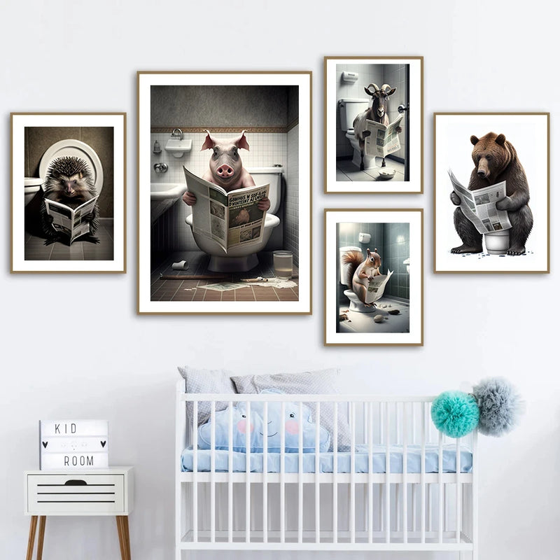 décoration murale humoristique animaux sur toilettes avec journal