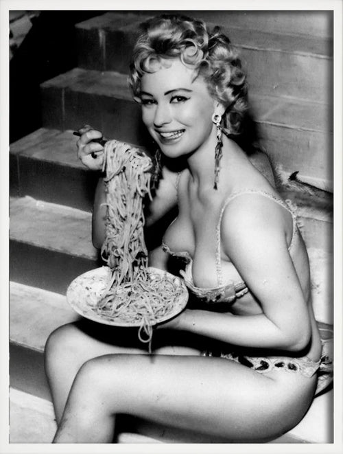 affiche artistique femmes buvant du vin et spaghetti décor mural