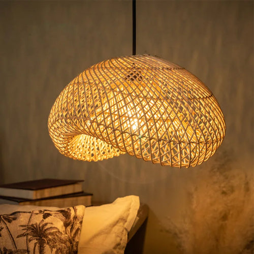 Lustre en rotin de style Wabi sabi fait à la main