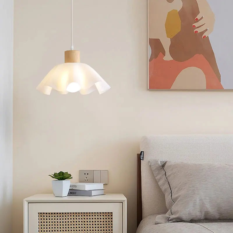 lustre suspendu en bois pour décoration moderne et ambiance chaleureuse