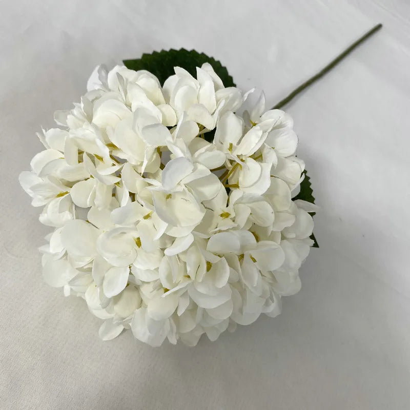 bouquet d'hortensias artificiels en soie pour décoration d'événements - vue 18 sur 19