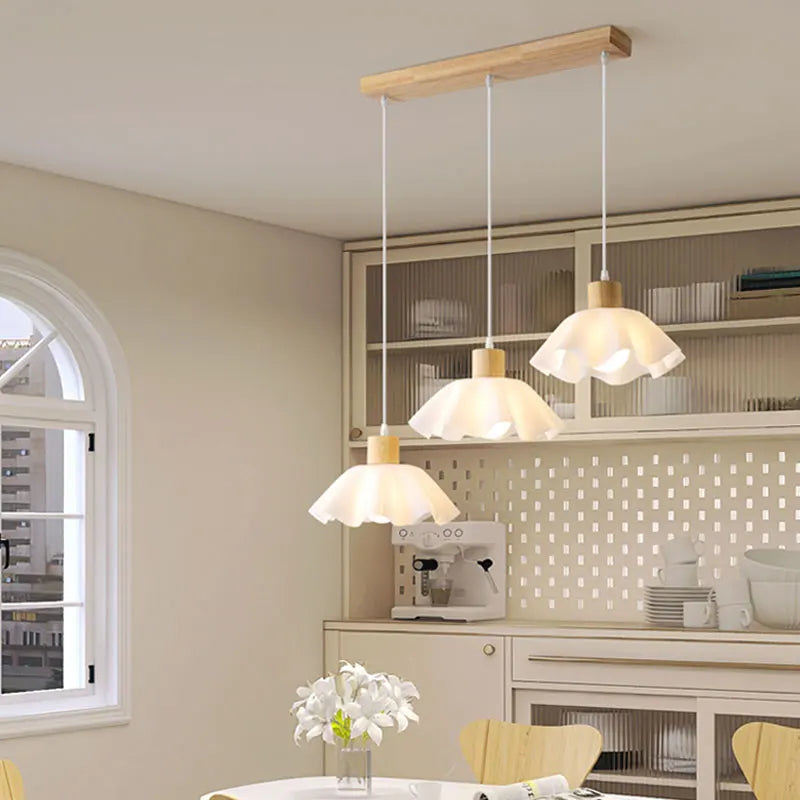 lustre suspendu en bois pour décoration moderne et ambiance chaleureuse