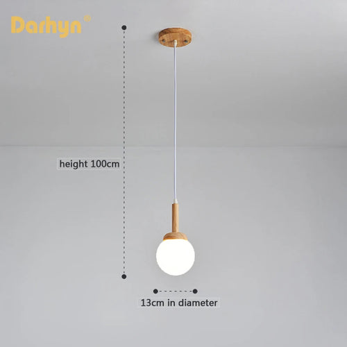 Suspension en bois et verre au design nordique