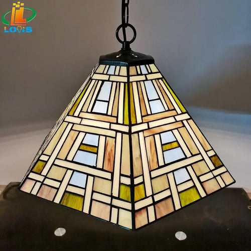 lustre carré en verre style tiffany pour bar nordique