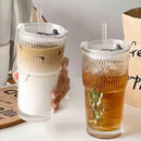 Grande tasse verre rayé avec couvercle et paille