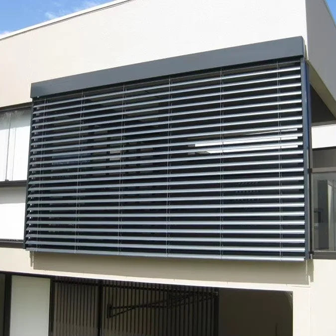 Store exterieur motorise sur mesure fenetre de toit