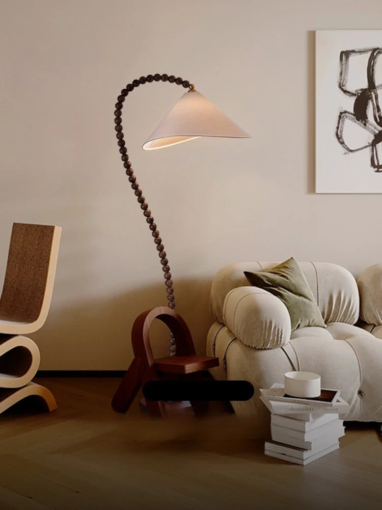 lampadaire minimaliste en bois style rétro pour décoration ambiante
