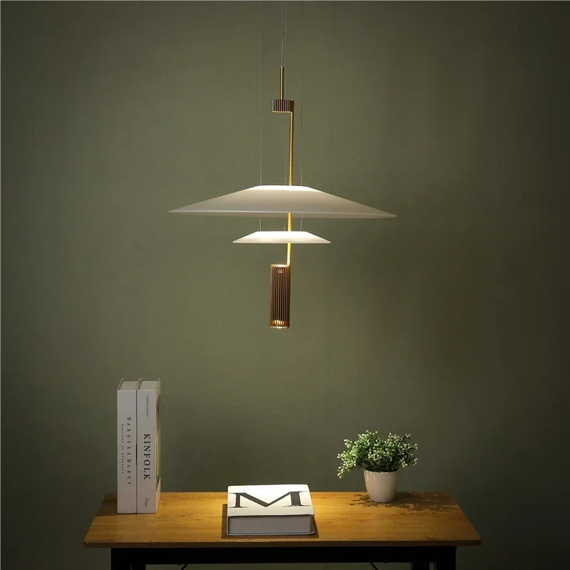 Suspension modernes en acrylique de styliste nordique