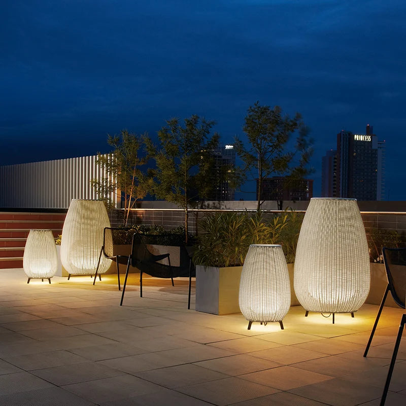 Lampe solaire d'extérieur tissée en rotin