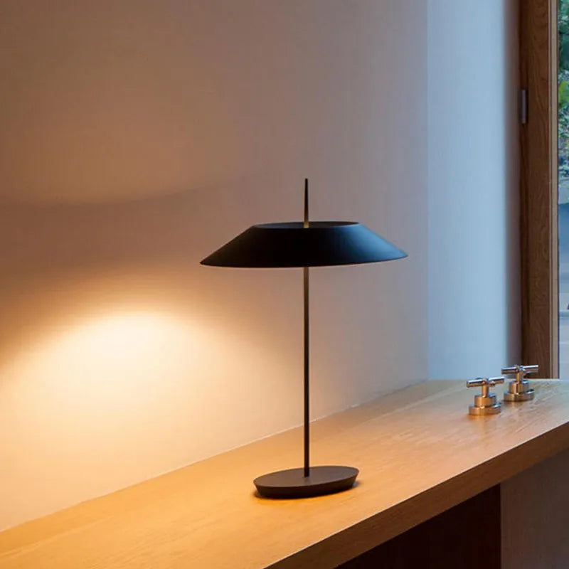 lampe à poser design en métal avec éclairage LED - vue 3 sur 12
