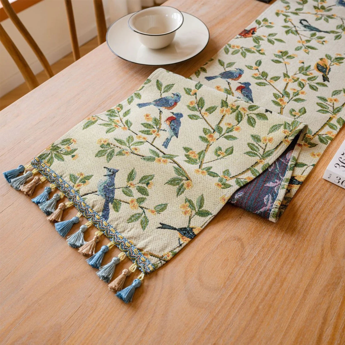Chemin de table jacquard nordique motifs animaux pompons
