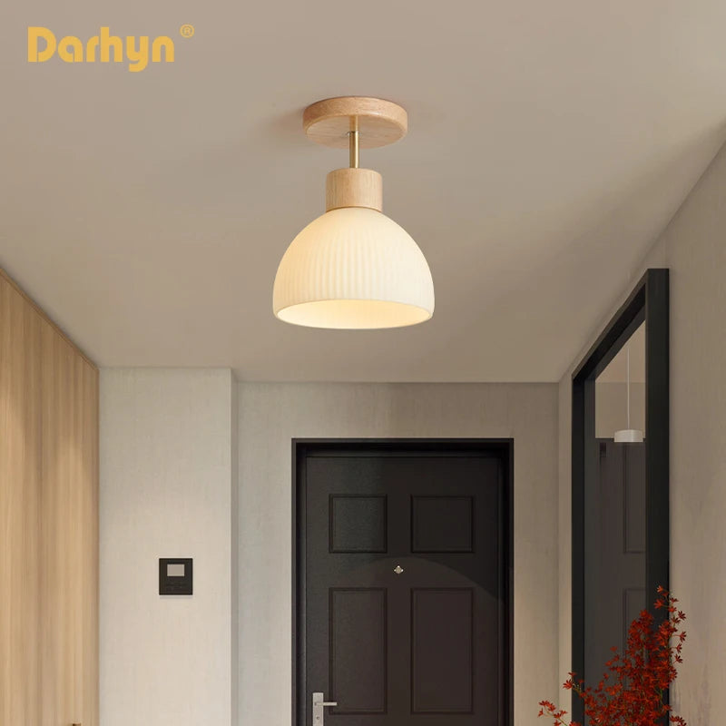 lustre en bois simple avec abat-jour en verre - vue 4 sur 12
