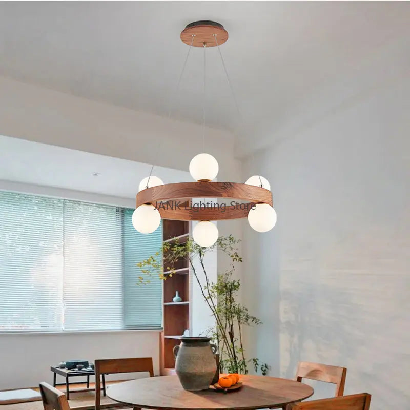 lustre en bois massif avec boule de verre blanc et éclairage intérieur