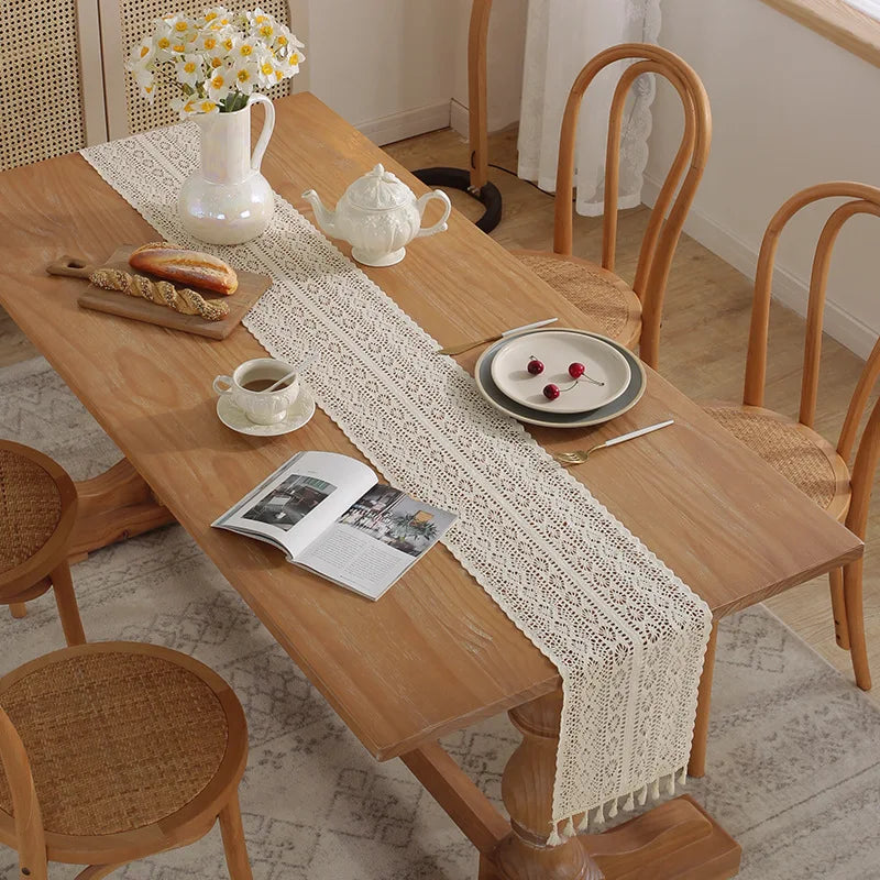 Chemin de table beige dentelle crochet pompons bohème - vue 5 sur 7