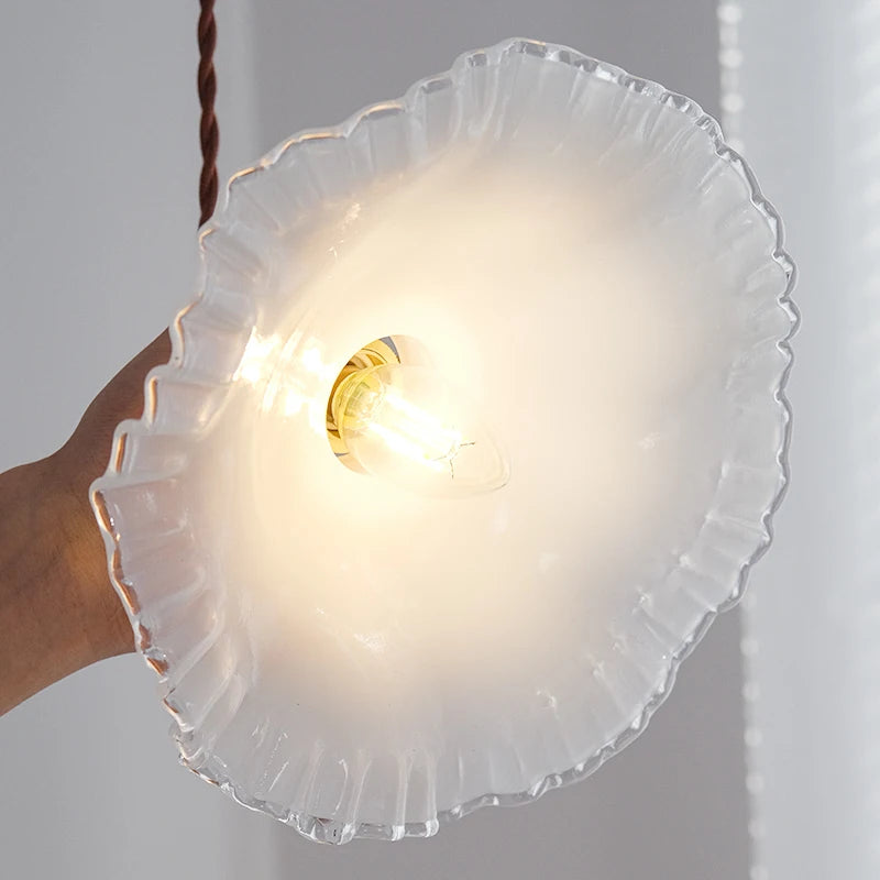 suspension en verre et laiton design nordique vintage