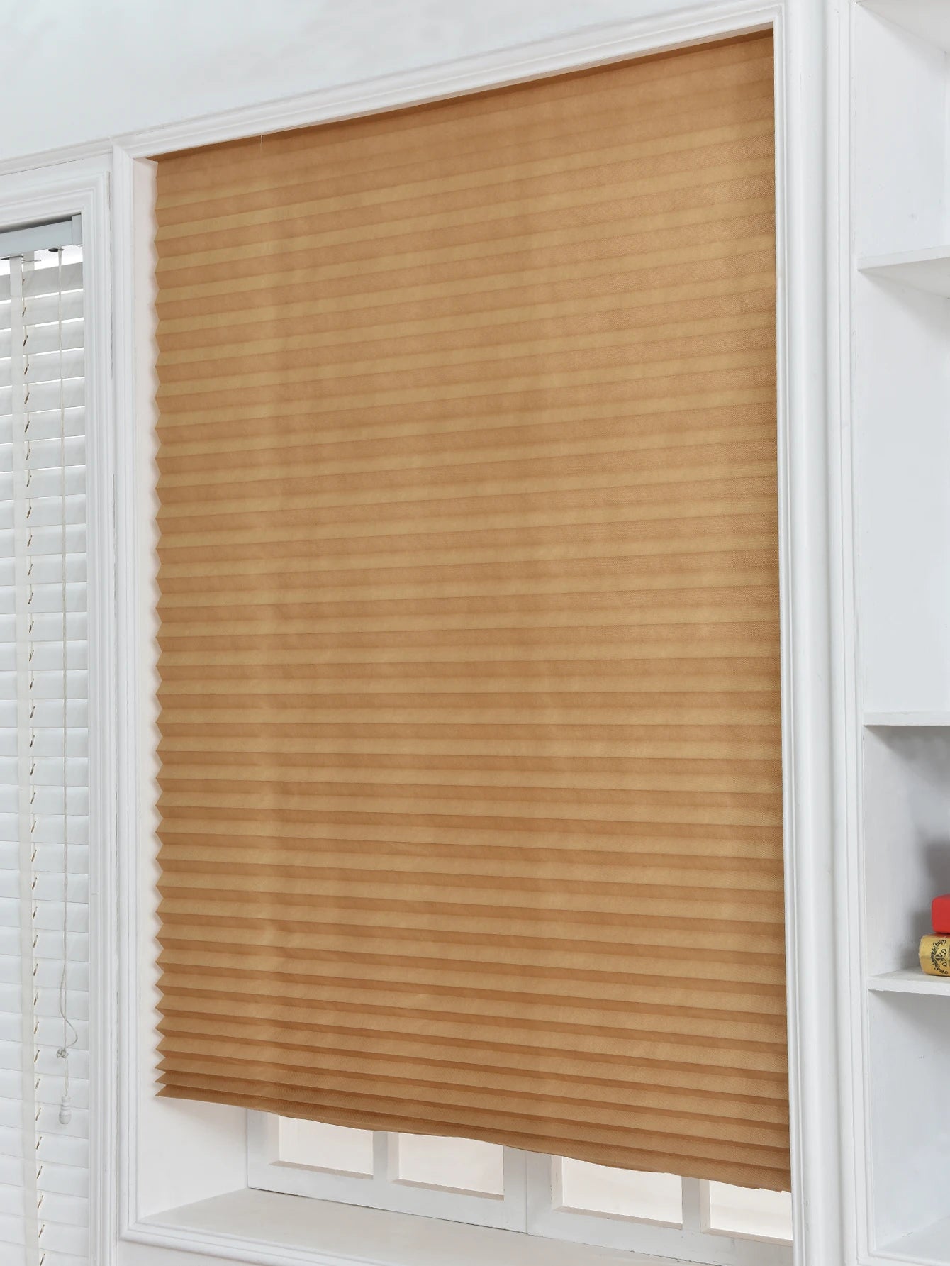 Store enroulable zébré occultant pour fenêtres et portes - vue 3 sur 16