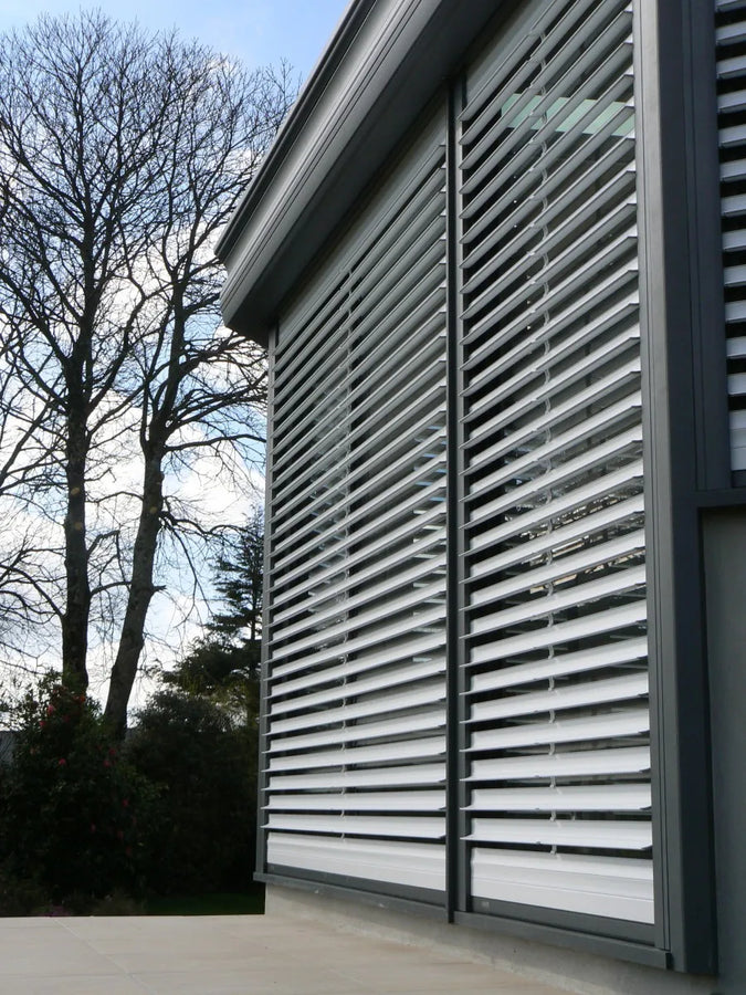 Store exterieur motorise sur mesure fenetre de toit