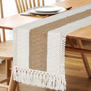 Chemin de table bohème beige motifs géométriques pompons