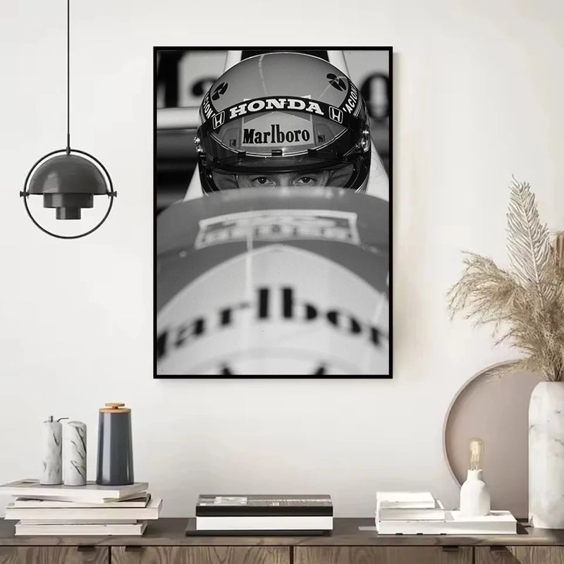 affiche vintage personnages de voitures de sport F1 en noir et blanc
