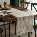 Chemin de table bohème beige motif géométrique pompons