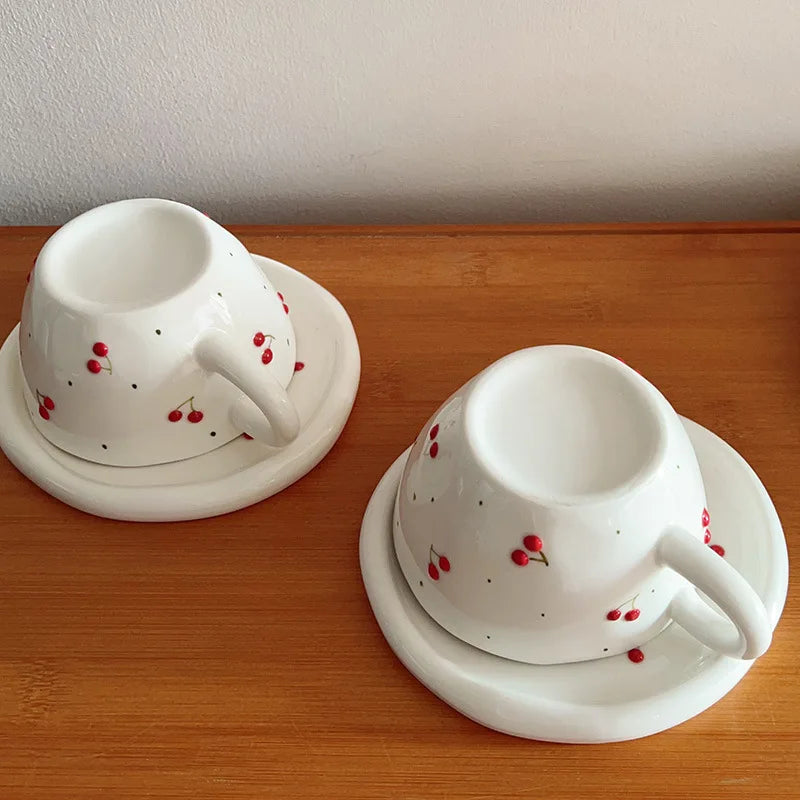 Service tasse cafe ceramique motif cerises avec soucoupe - vue 4 sur 7