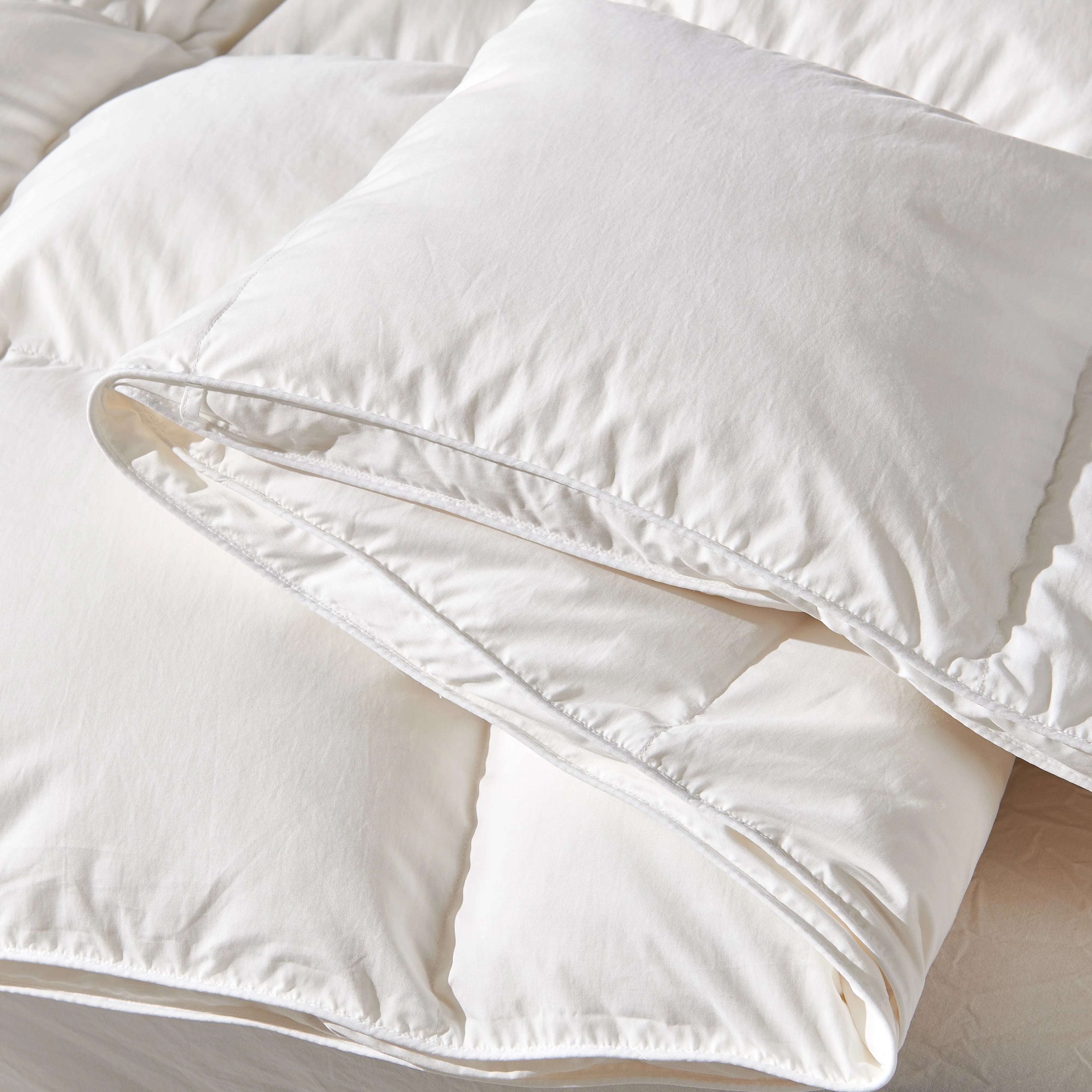Couette d'hiver 100 pourcent duvet d'oie douce et chaude