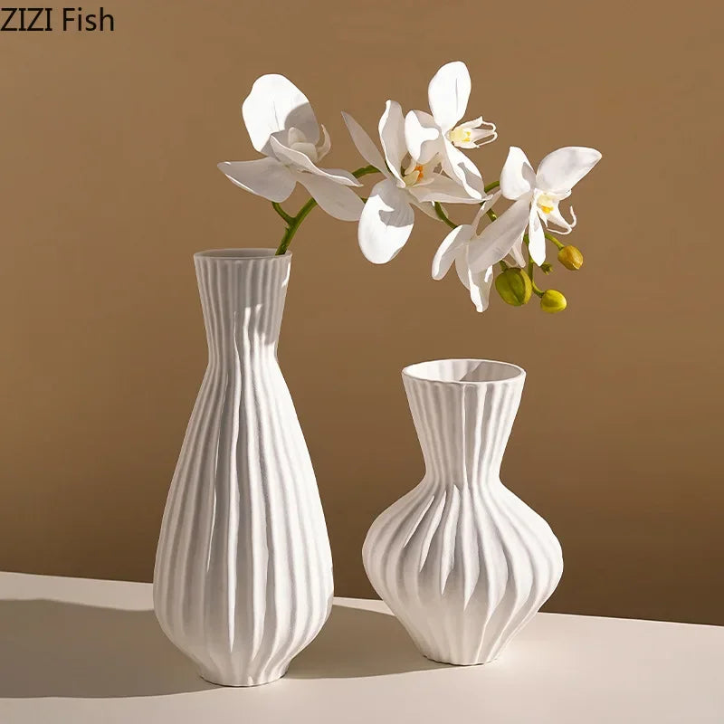 vase en céramique minimaliste pour décoration florale esthétique