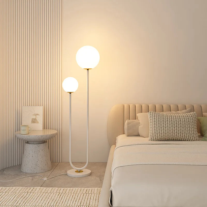 lampadaire simple en métal avec 3 gradations et verre