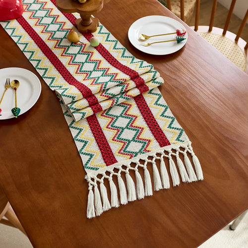 Chemin de table bohème motif aztèque à pompons