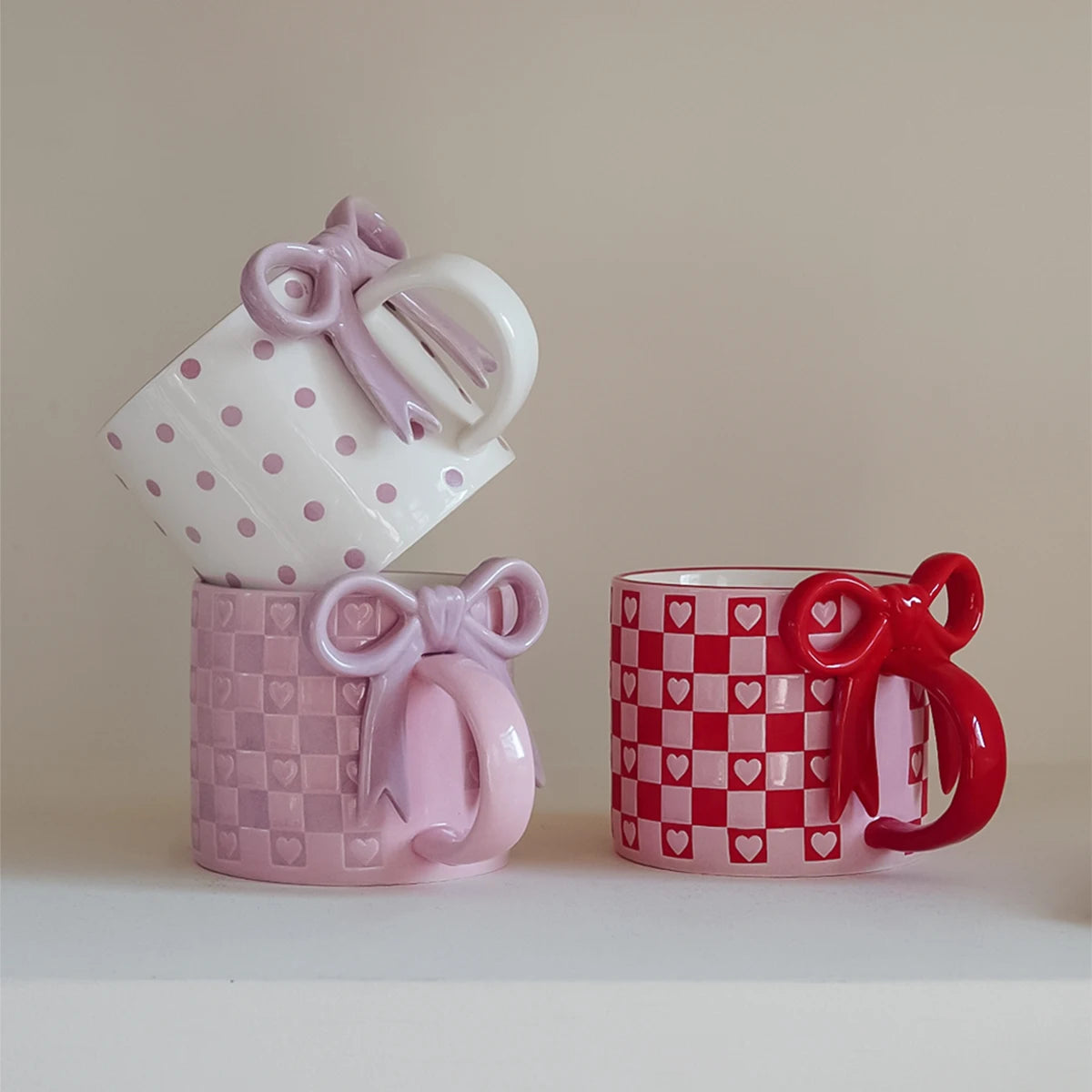 Mug ceramique anse noeud motif coeur damier original - vue 3 sur 7