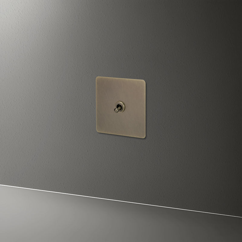 Cache prise plate en acier bronze vieilli bords arrondis