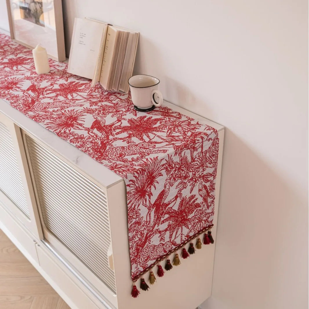 Chemin de table jacquard nordique motifs animaux pompons