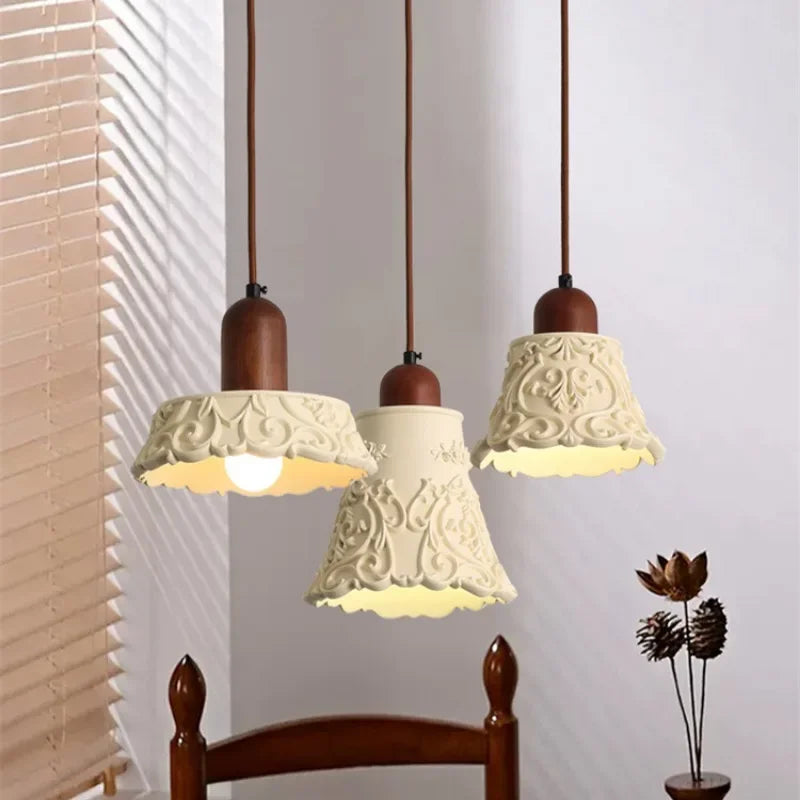 lustre rétro en résine gravée style antique décoratif - vue 3 sur 14