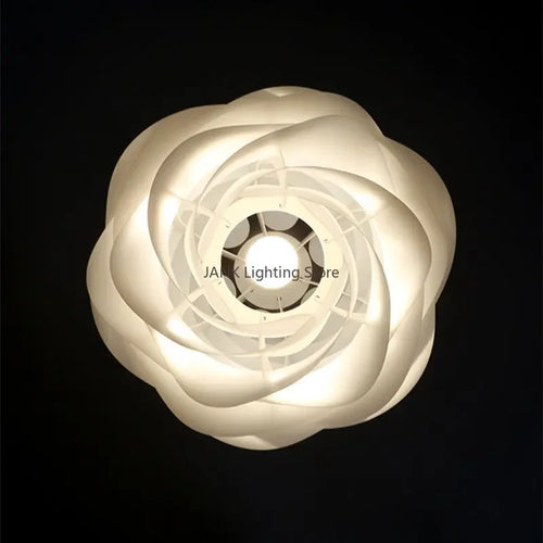suspension en forme de rose pour ambiance romantique