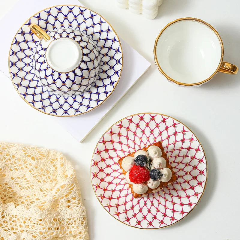 Tasse café porcelaine style nordique anse dorée - vue 3 sur 7