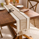 Chemin de table macramé bohème kaki à pompons