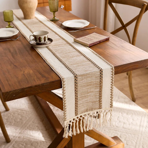 Chemin de table macramé bohème kaki à pompons