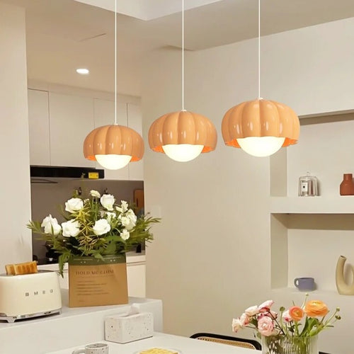 Suspension design fleur colorée