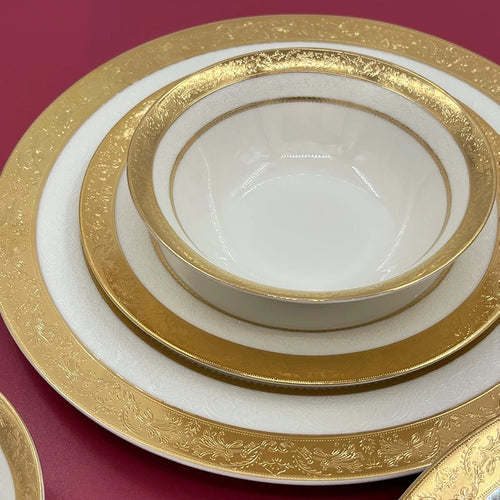 Assiette porcelaine style palais relief steak décor européen