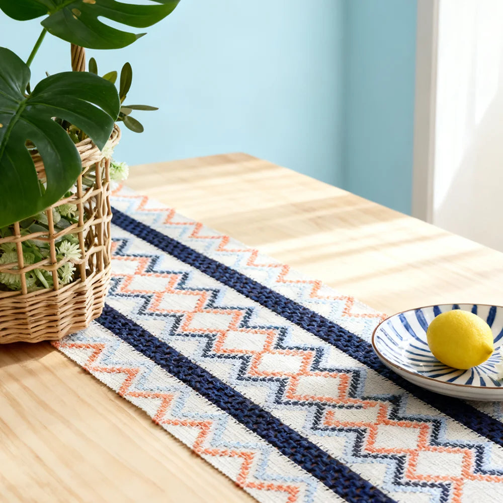 Chemin de table bohème motifs aztèques beige pompons - vue 5 sur 6