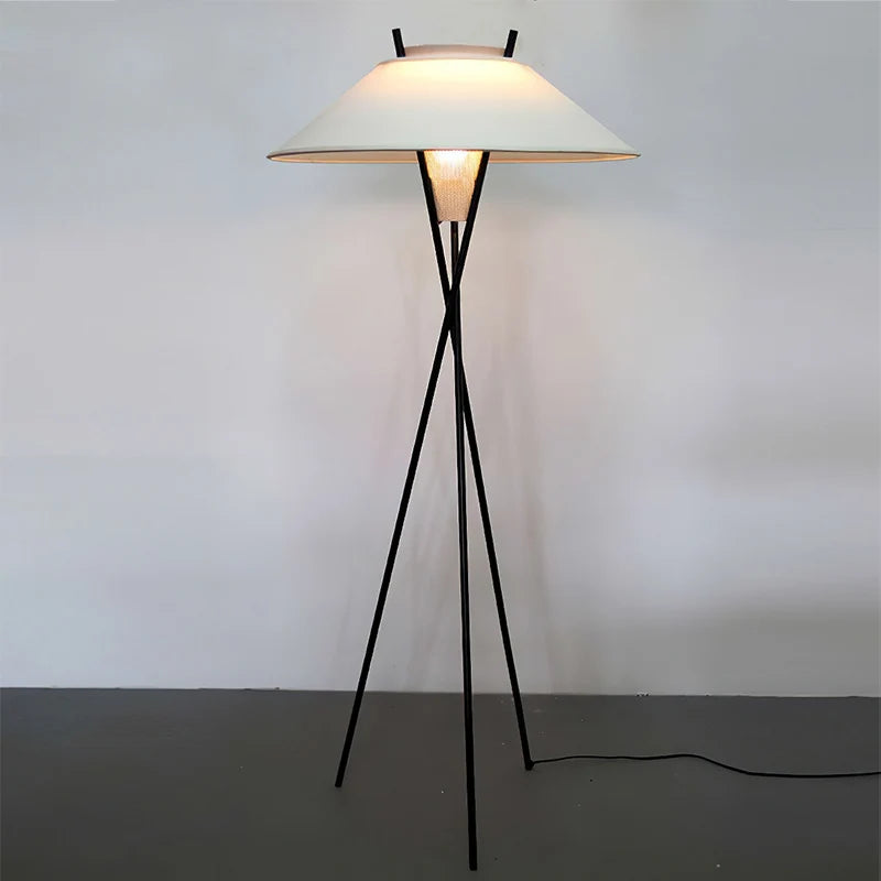 lampadaire triangulaire moderne design italien avec abat-jour vintage - vue 4 sur 7