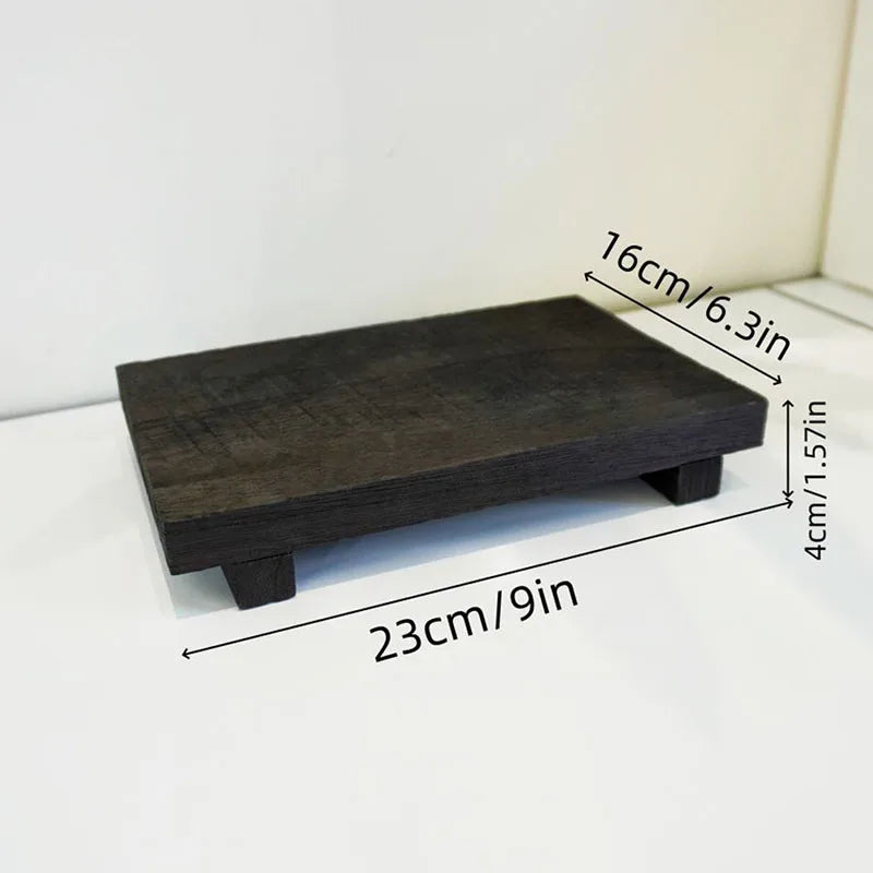 plateau en bois sur pied pour rangement et décoration
