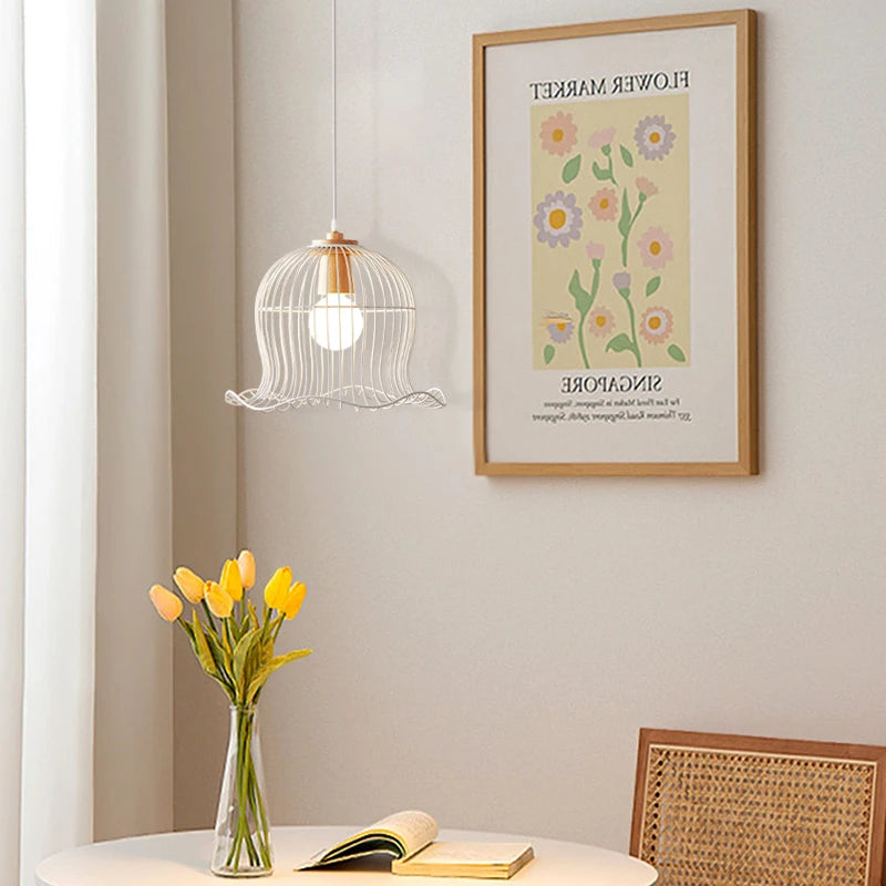 lustre en métal suspendu en forme de fleur nordique