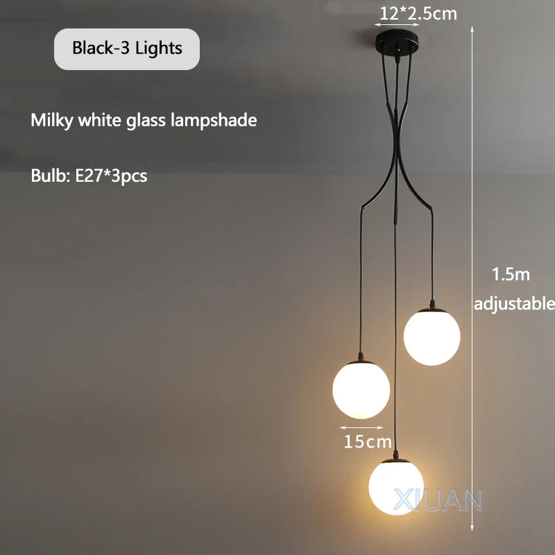 lustre nordique avec lampes de boule en verre laiteux suspendues