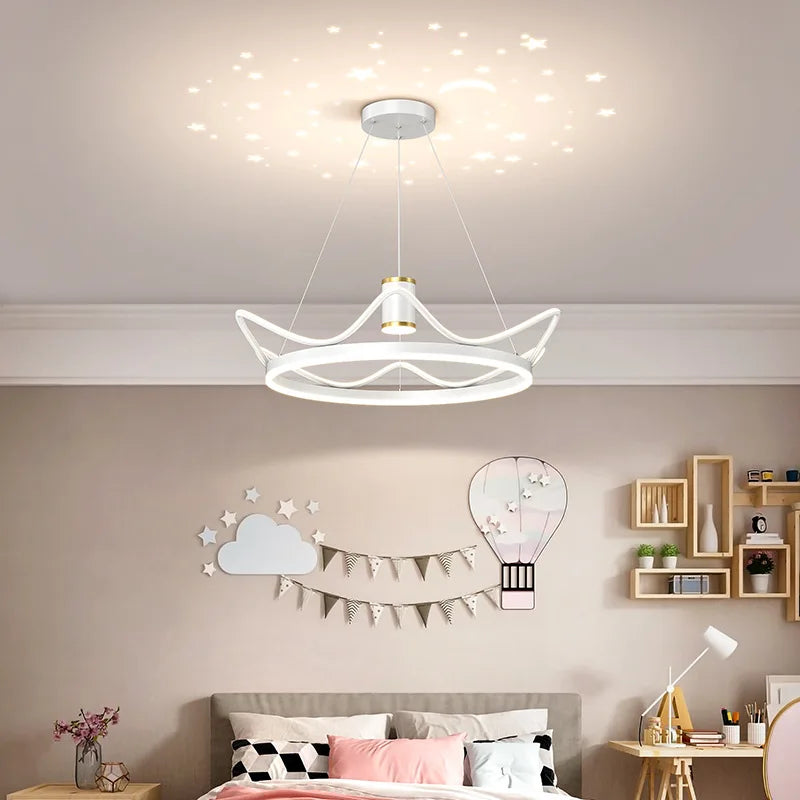 lustre moderne avec projection ciel étoilé pour chambre enfant