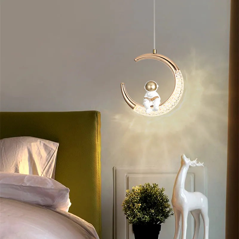 Chambre d'enfant lustre de chevet moderne minimaliste lumière de luxe dessin animé garçon fille chambre lune lampe astronaute petit lustre - vue 5 sur 8