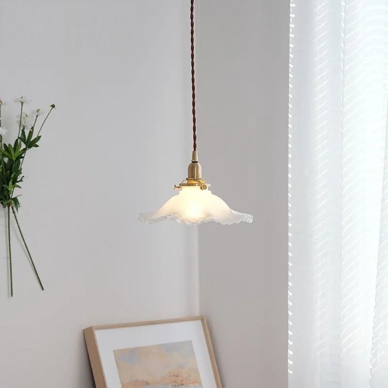suspension en verre et laiton design nordique vintage