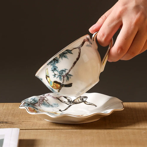 Tasses et soucoupes motifs fleurs oiseaux céramique main